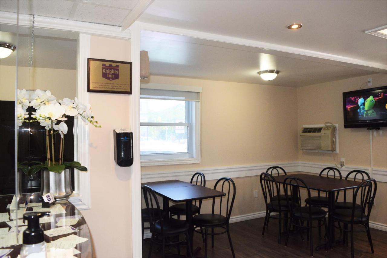 Knights Inn Arnprior Zewnętrze zdjęcie