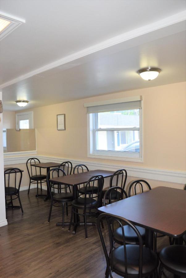 Knights Inn Arnprior Zewnętrze zdjęcie