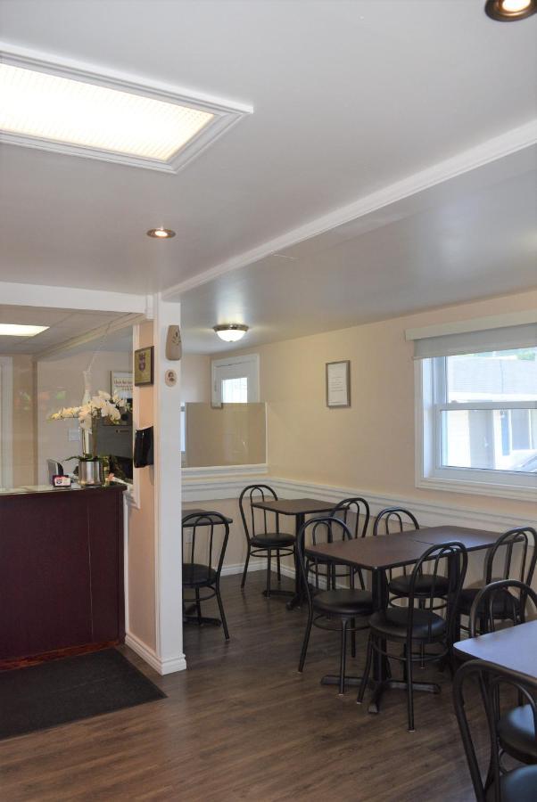 Knights Inn Arnprior Zewnętrze zdjęcie