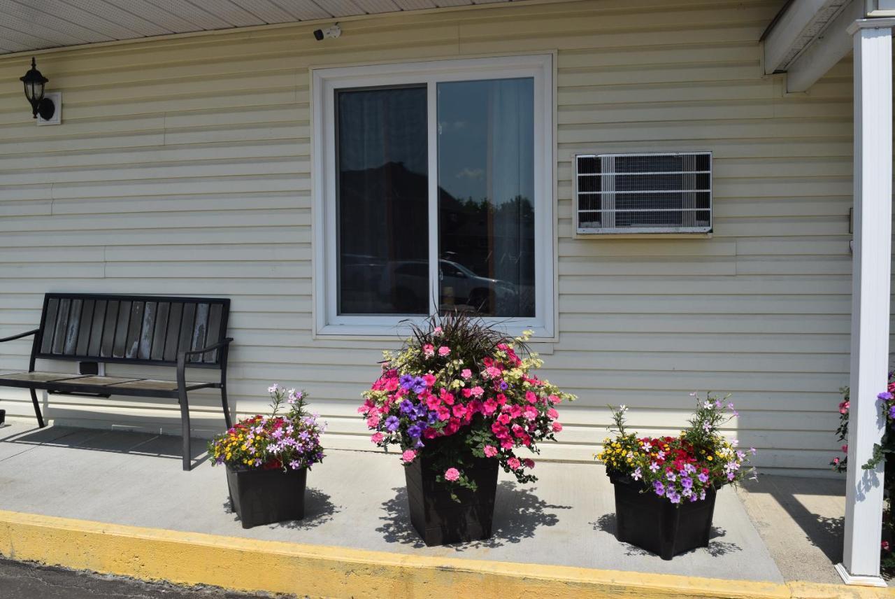 Knights Inn Arnprior Zewnętrze zdjęcie