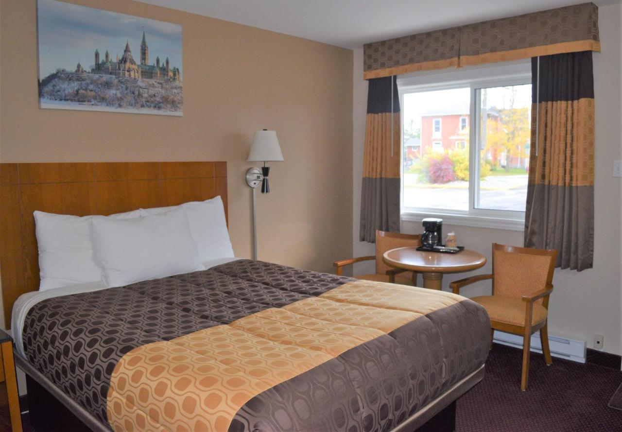 Knights Inn Arnprior Zewnętrze zdjęcie