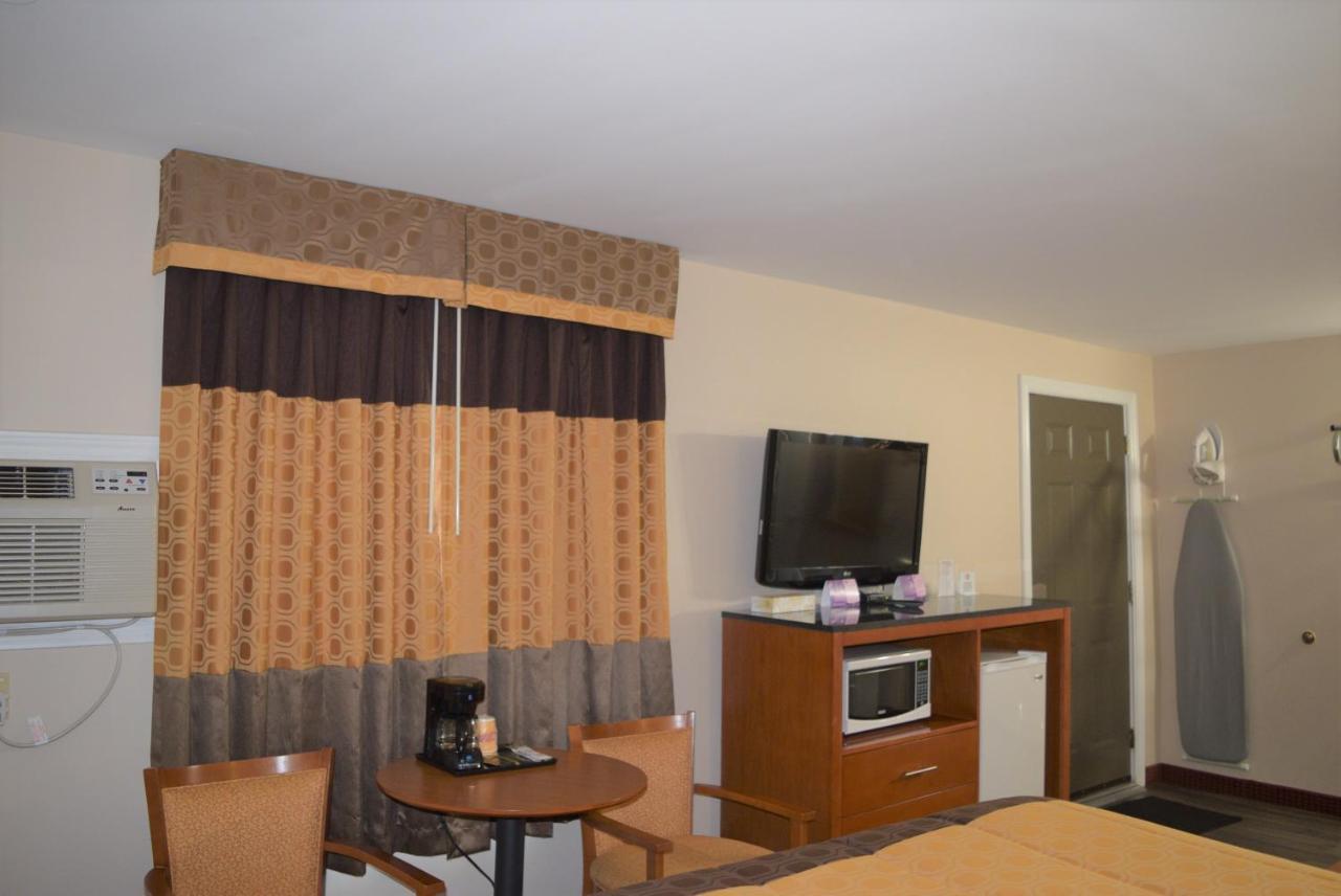 Knights Inn Arnprior Zewnętrze zdjęcie