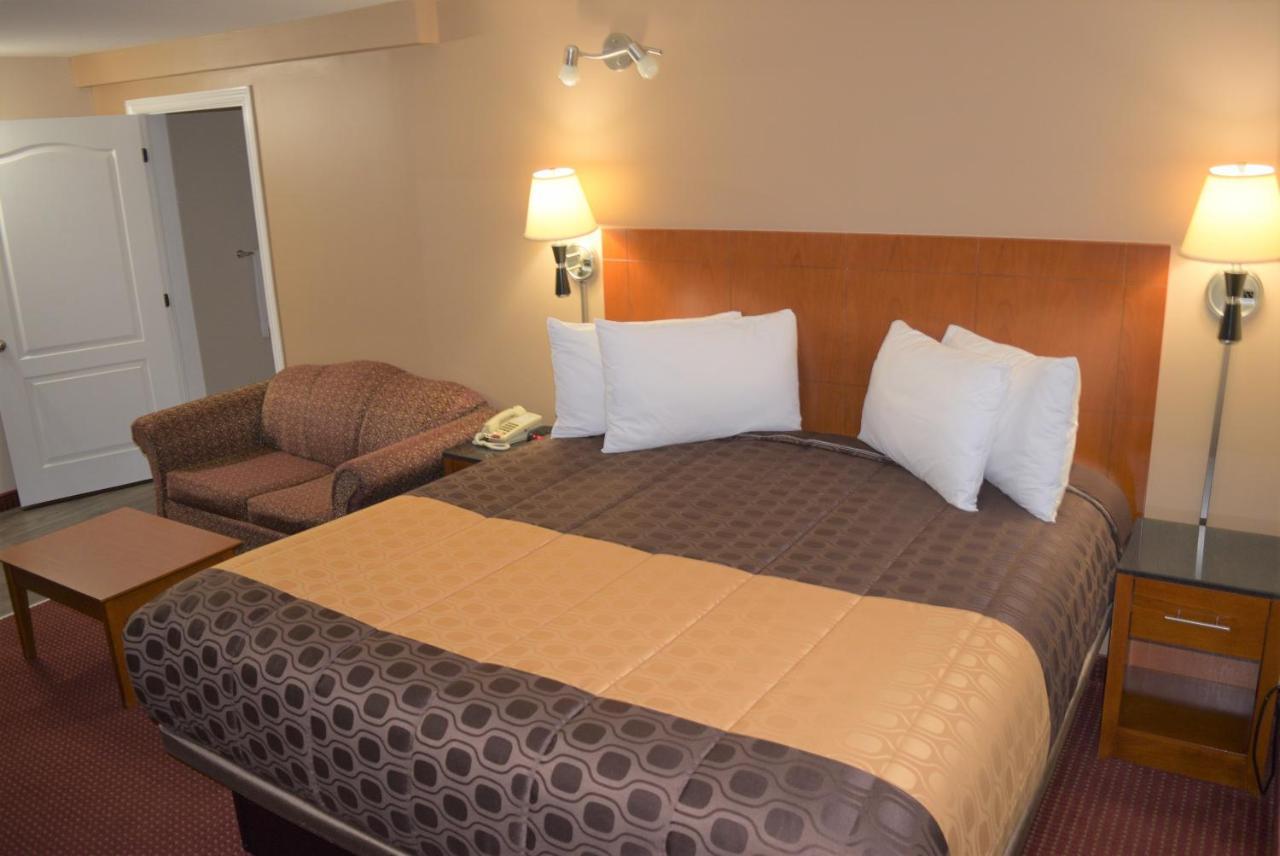 Knights Inn Arnprior Zewnętrze zdjęcie