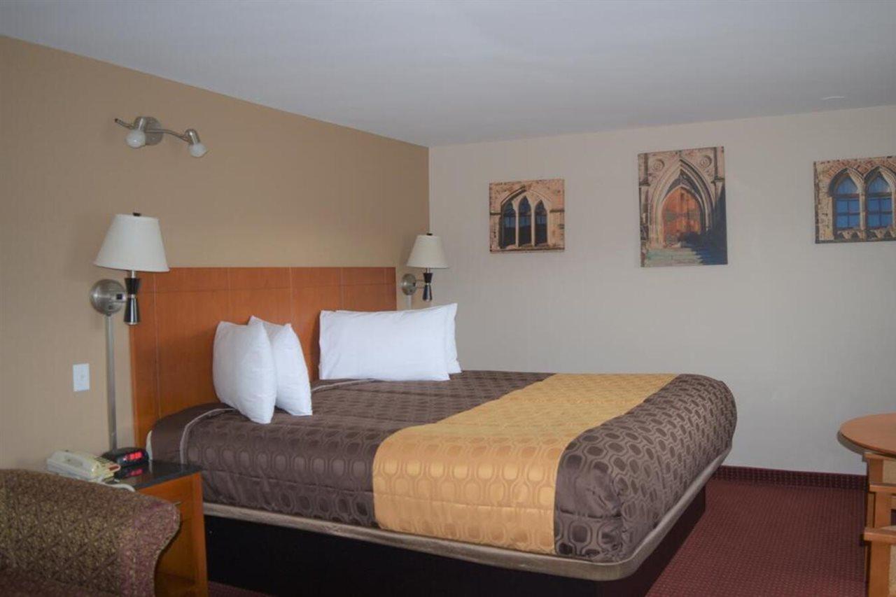 Knights Inn Arnprior Zewnętrze zdjęcie